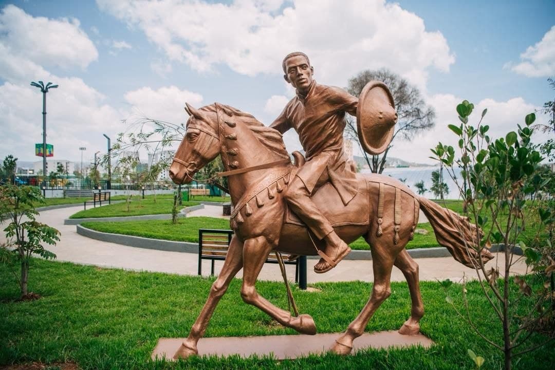Entry promenade sculpture